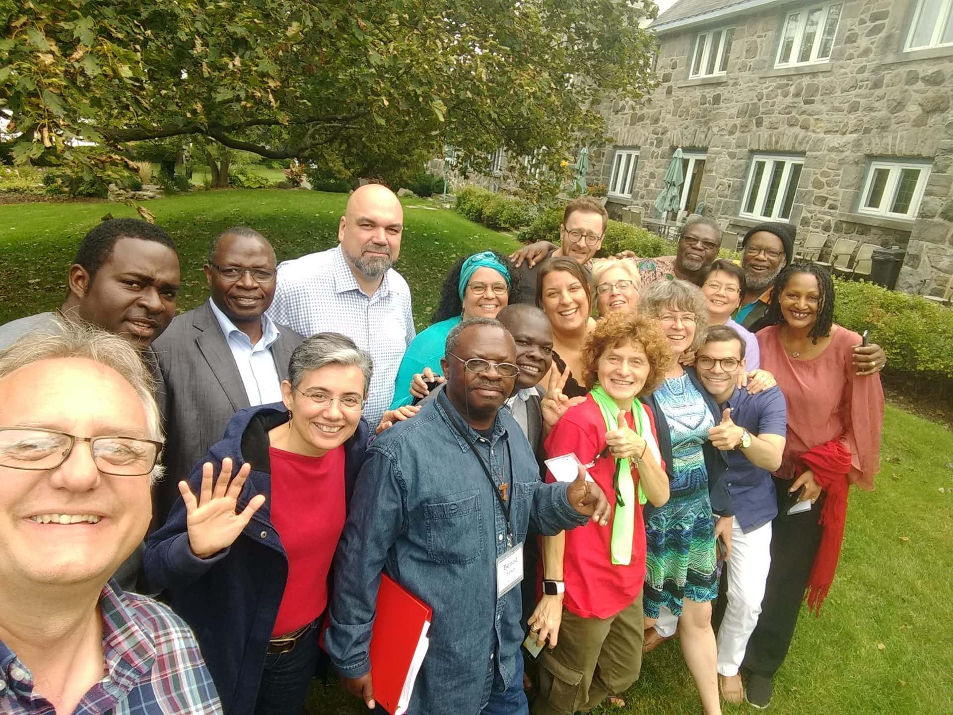 Photo de groupe des participants à notre premier programme en français seulement à Montréal, « Célébrons nos diversités! Le défi de l’interculturalité dans nos ministères : de Babel à la Pentecôte »